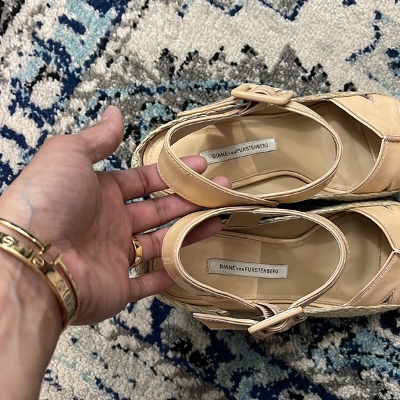 Diane von Furstenberg Nude Sudan Patent Wedge Espadrilles Sandals sz 8.5M - Picture 8 of 16